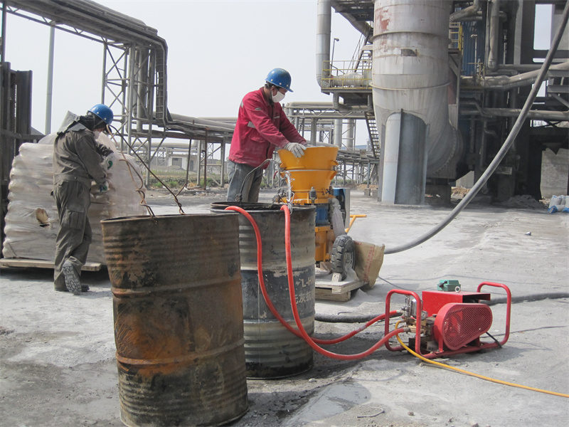 Refractory gunning machine spraying refractory in Thailand